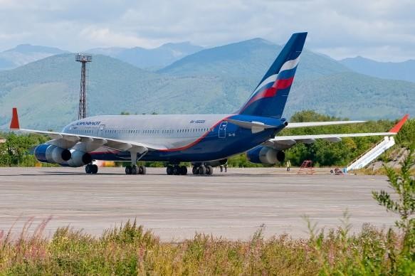 Chuyên cơ Ilyushin Il-96-300PU của Tổng thống Nga có giá 40 triệu USD, chưa tính đến những đồ nội thất sang trọng bên trong. Mặc dù Ilyushin IL-96 rẻ hơn khoảng 30% so với những chiếc máy bay có cùng thông số kỹ thuật khác nhưng nó lại được chế tạo với yêu cầu cao, đảm bảo được hệ thống truyền thông nghệ thuật cấp nhà nước, tính năng an toàn và nội thất sang trọng. Tổng thống Nga Putin cũng sở hữu chiếc máy bay Ilyushin cùng hãng có giá khoảng 180 triệu USD.